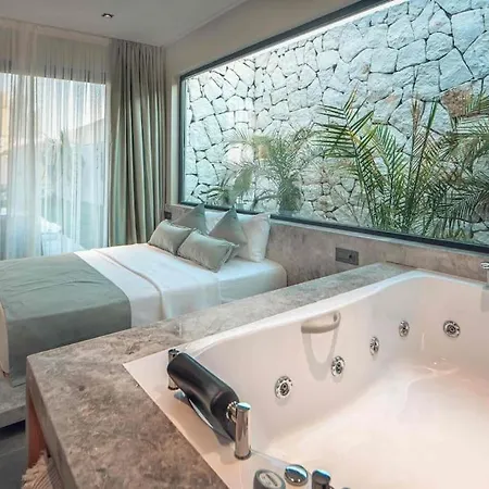 Viohouses 4- Luxury Private Korunakli Oezel Havuzlu 페티예