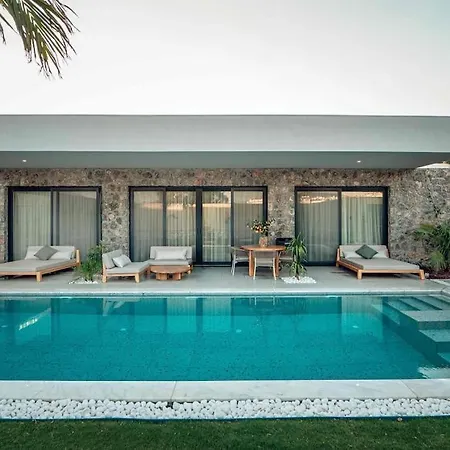 Viohouses 4- Luxury Private Korunakli Oezel Havuzlu 빌라 페티예