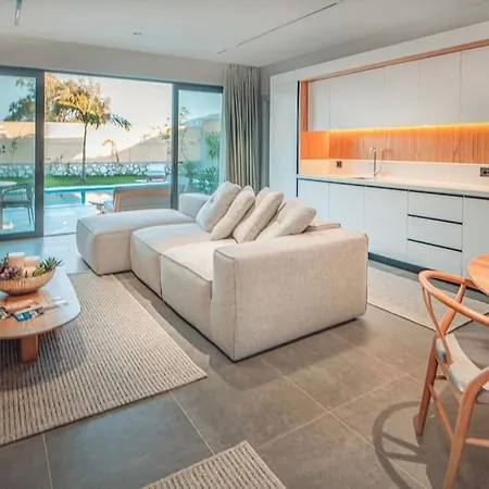 Viohouses 4- Luxury Private Korunakli Oezel Havuzlu 빌라 *