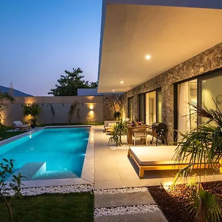 Villa Viohouses 4- Luxury Private Korunakli Oezel Havuzlu *